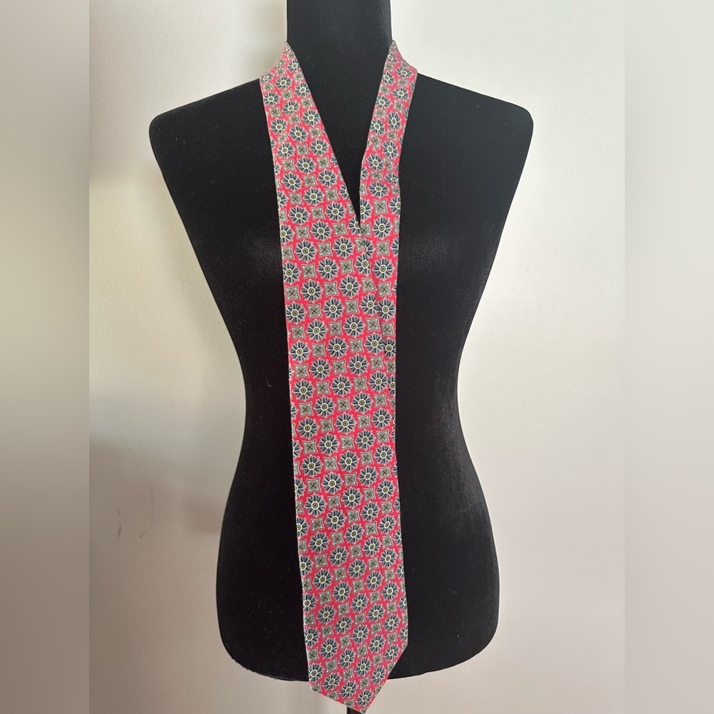 Burberry’s Floral‎ Pink tie